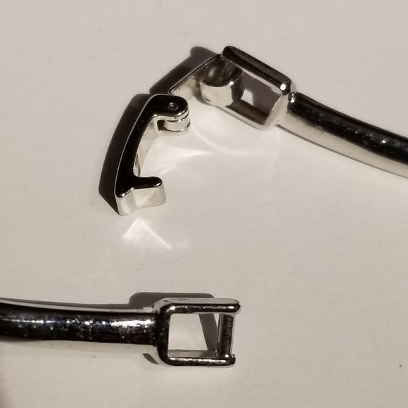 16" Rhinestone Necklace With Leaf Design - Picture 8 of 8